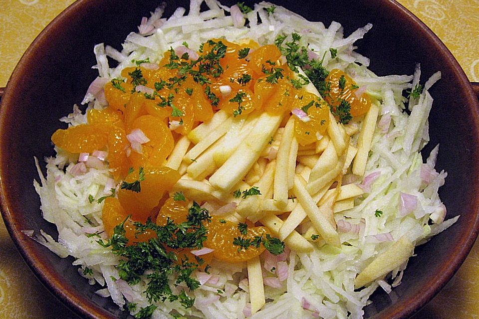 Kohlrabisalat mit Mandarinen Kohlrabisalat mit Mandarinen