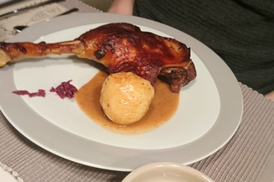 Gänsekeulen mit Pflaumen - Ingwer -Sauce