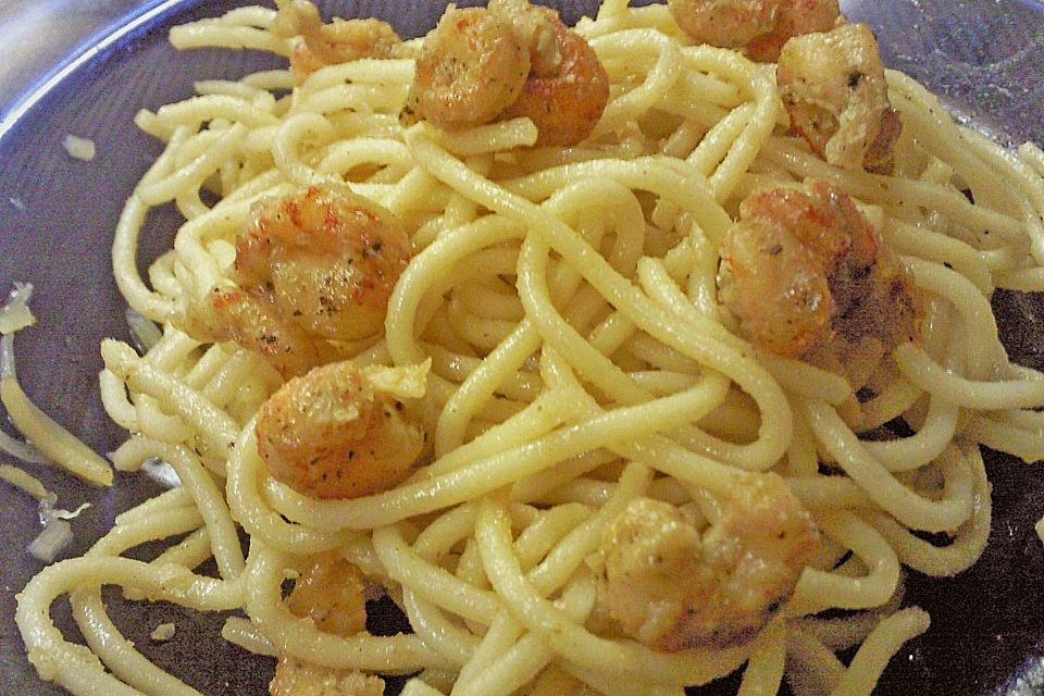 Knoblauchspaghetti mit Krabben oder Krebsschwänzen