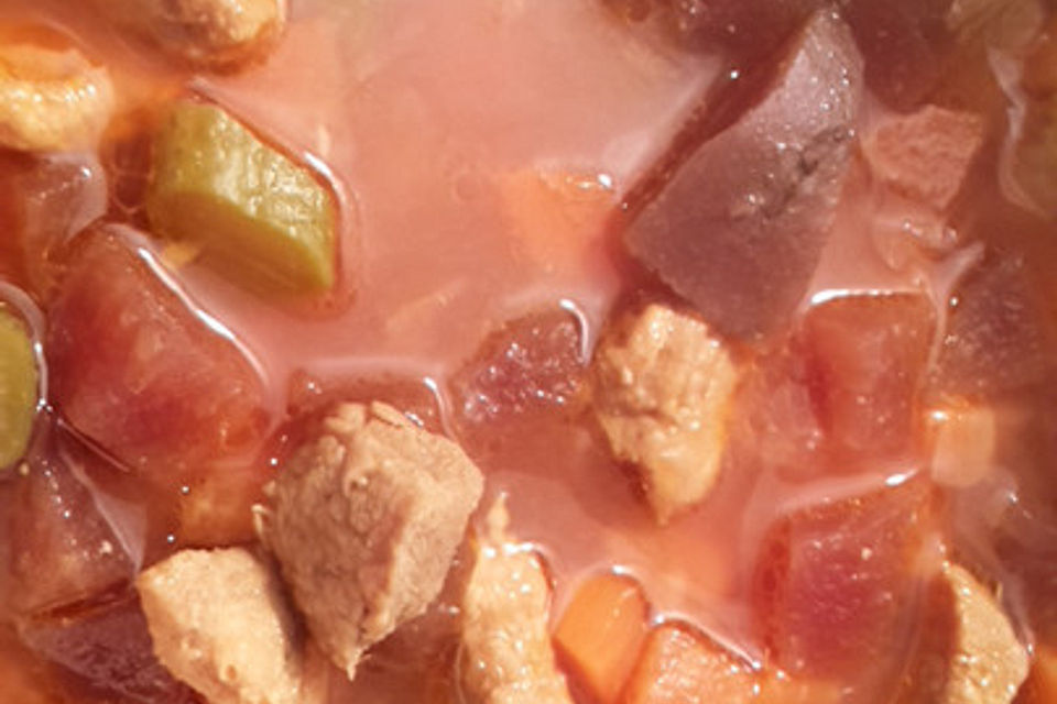 Schweinegulasch mit Roter Bete