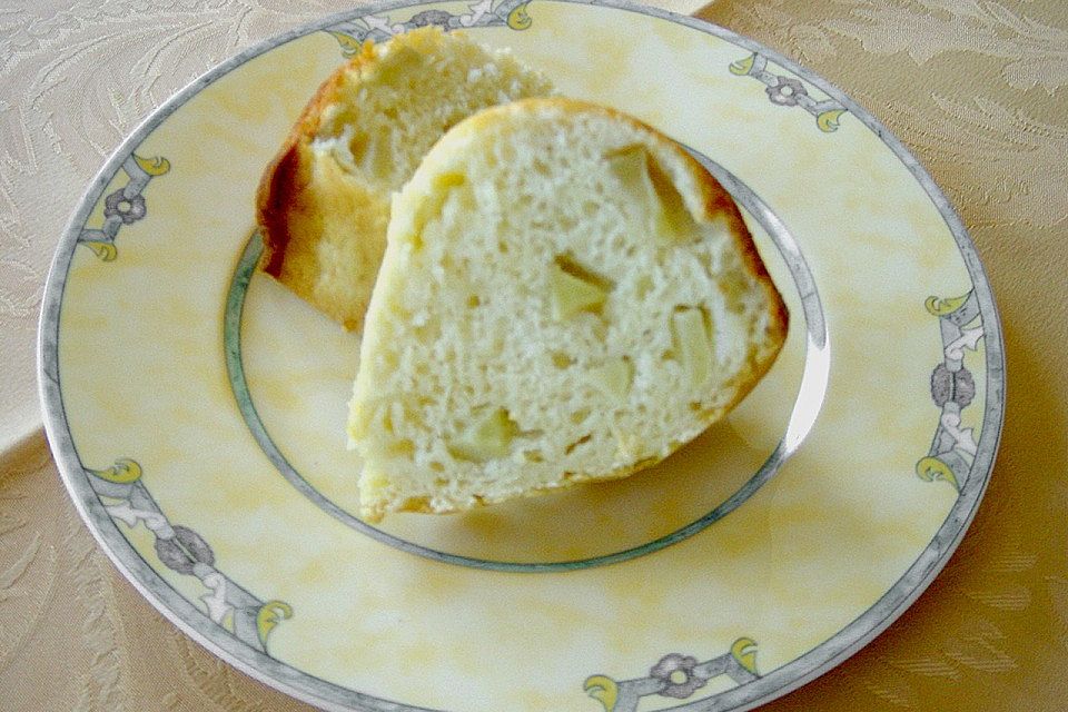 Buttermilch - Apfel - Guglhupf