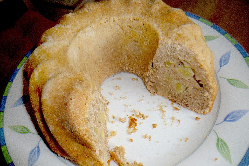 Buttermilch - Apfel - Guglhupf