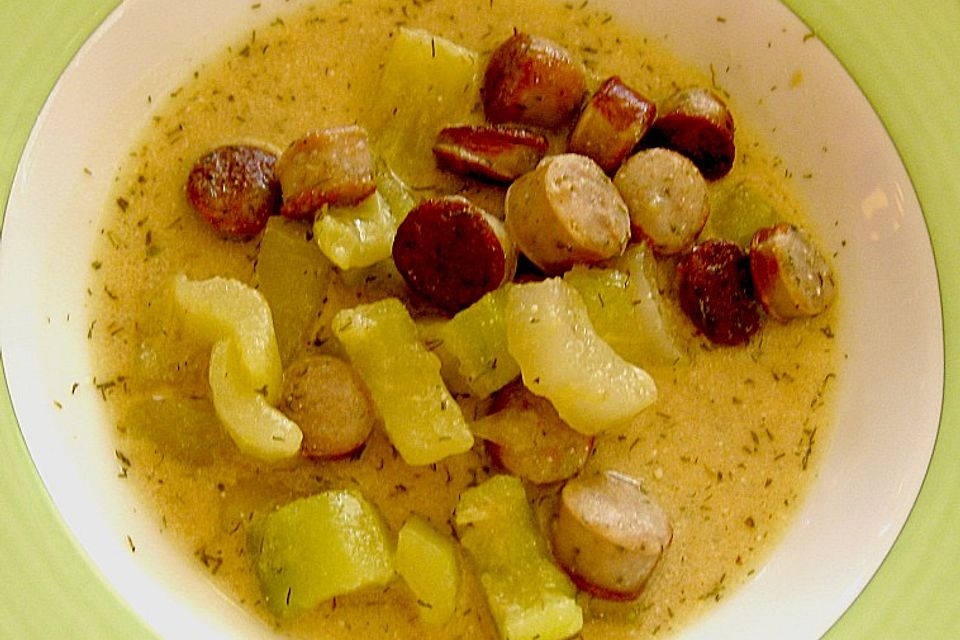 Gurkensuppe mit frischer Bratwurst