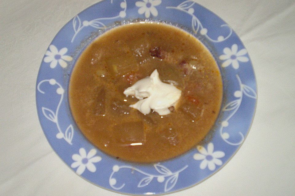 Gurkensuppe mit frischer Bratwurst