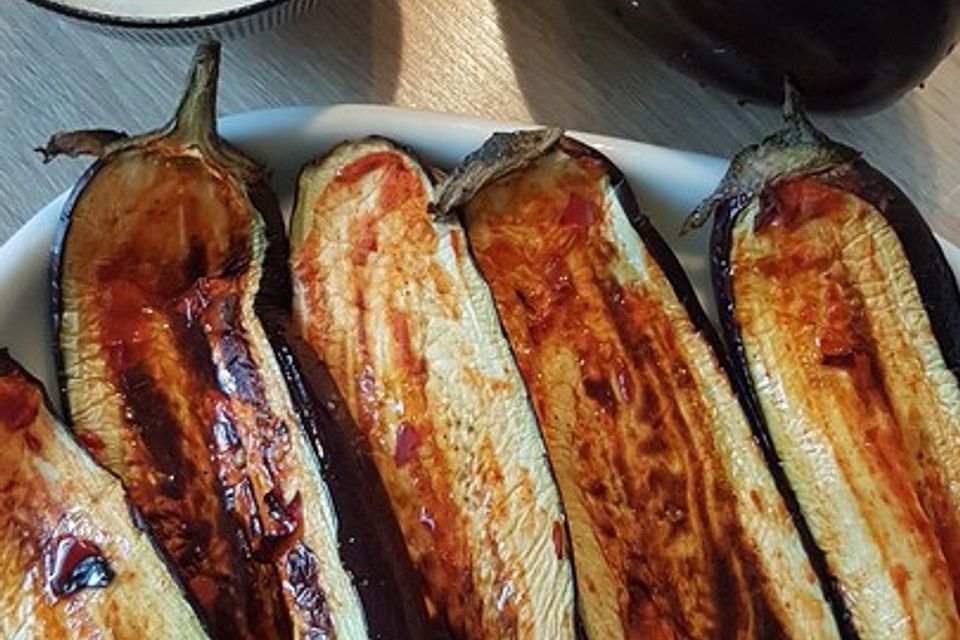 Gegrillte Aubergine mit Estragon – Dill - Dip