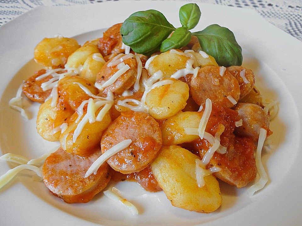 Gnocchi mit Bratwurstbällchen in Tomatensauce von käsespätzle | Chefkoch