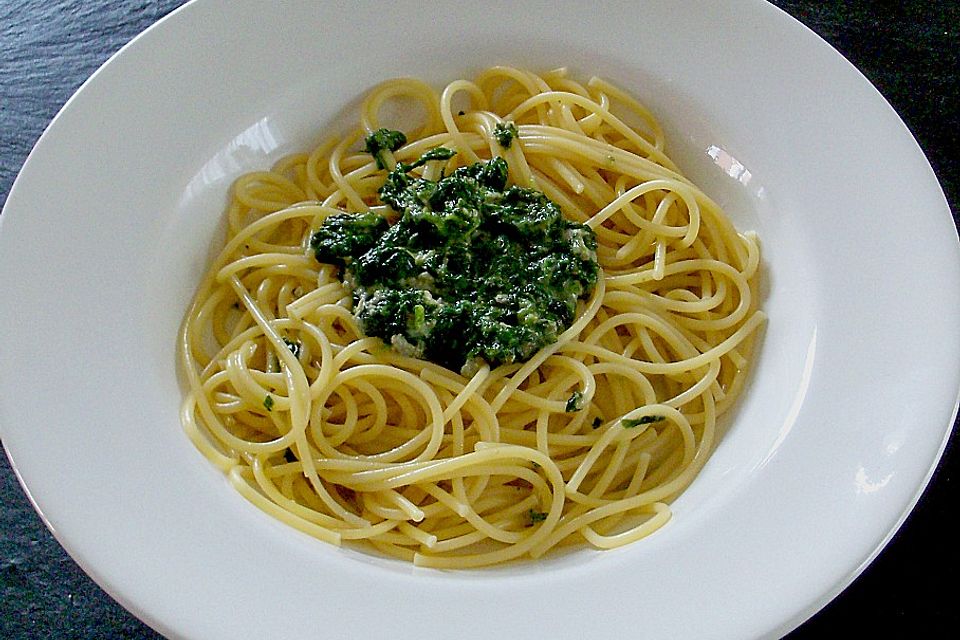 Spaghetti mit Spinat-Gorgonzolasoße