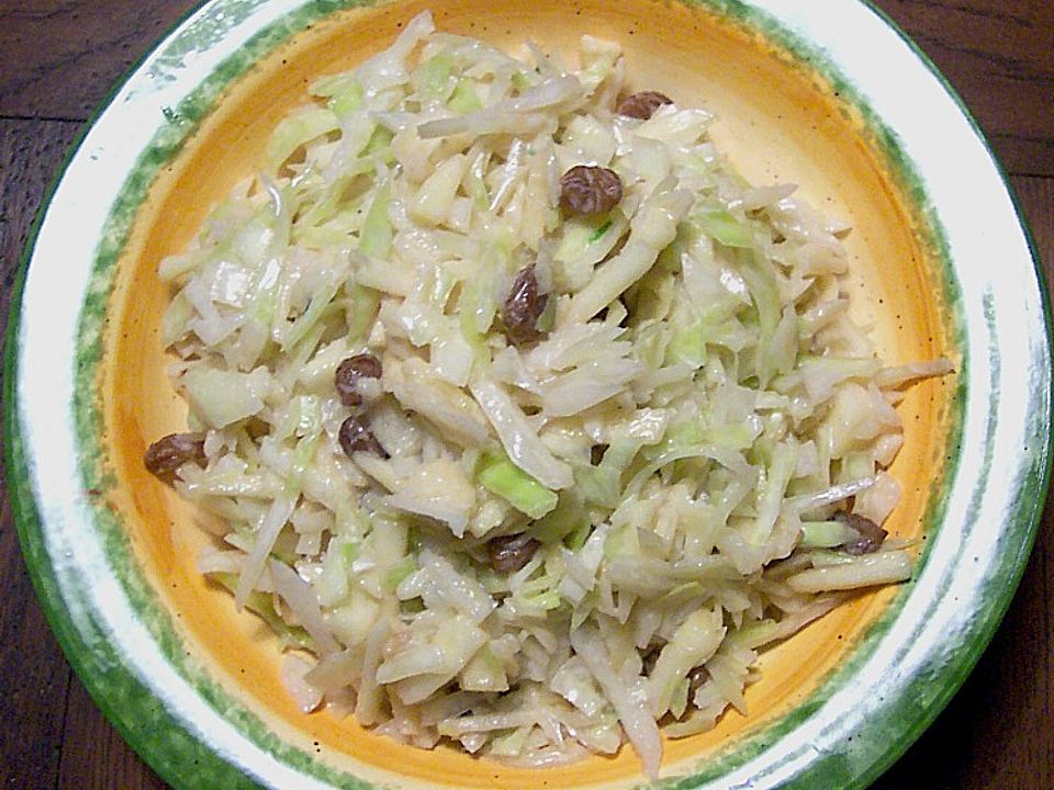 Kalter Weißkohlsalat mit Rosinen von AntiBarbie| Chefkoch