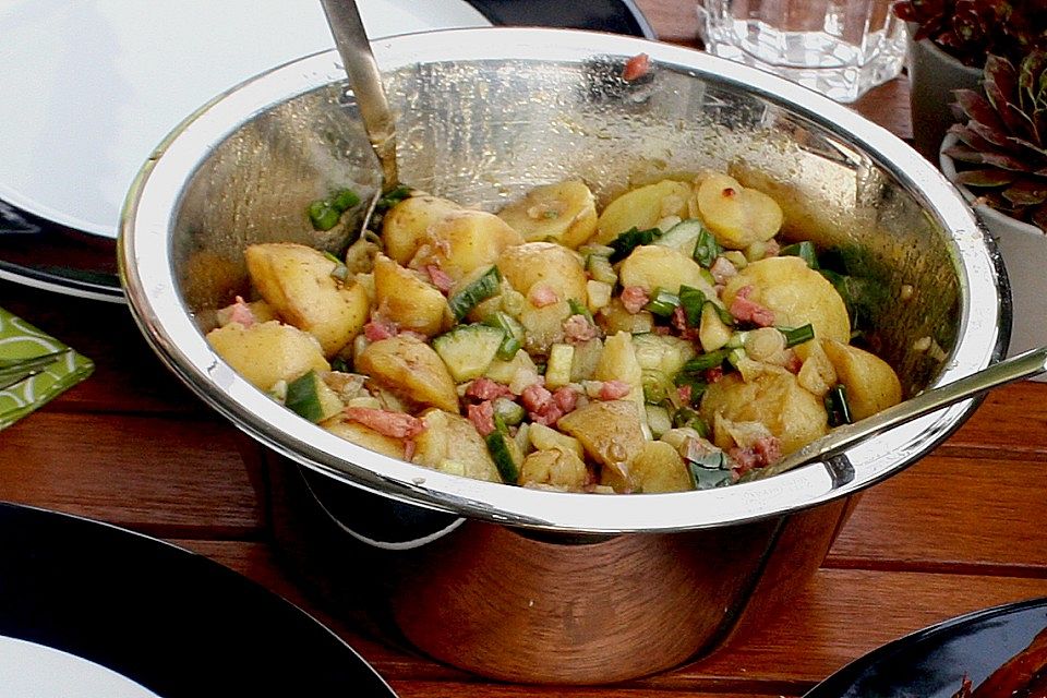 Kartoffelsalat mit Kürbiskernöl und Speck