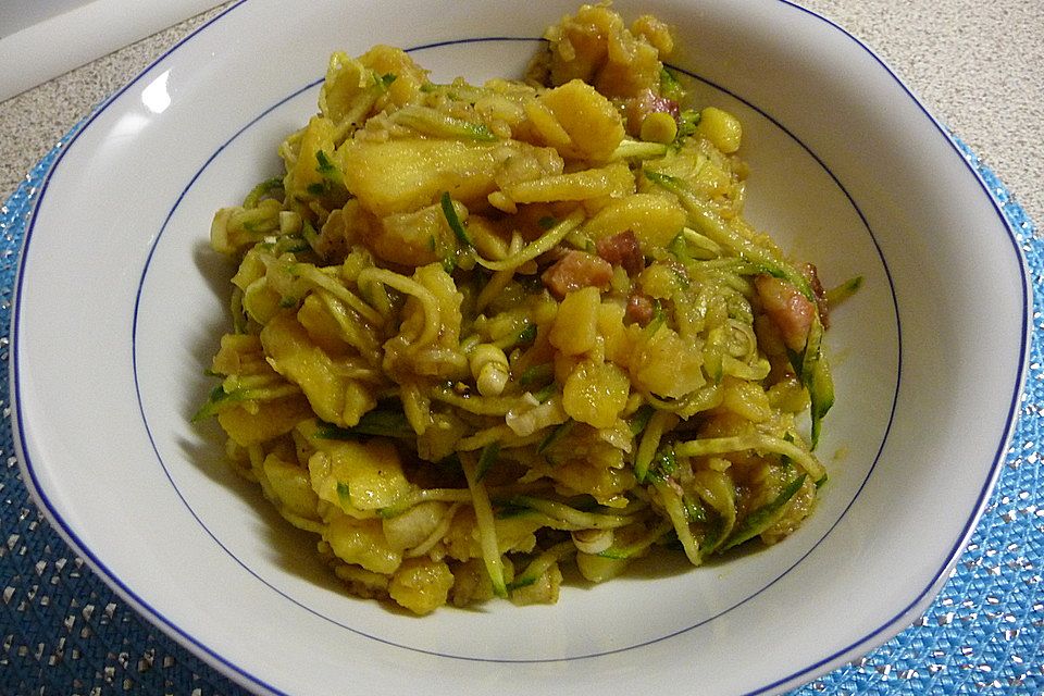 Kartoffelsalat mit Kürbiskernöl und Speck