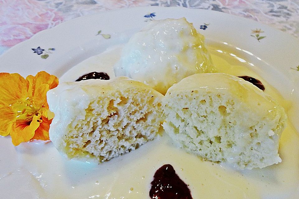 Dampfnudeln mit Vanillesoße