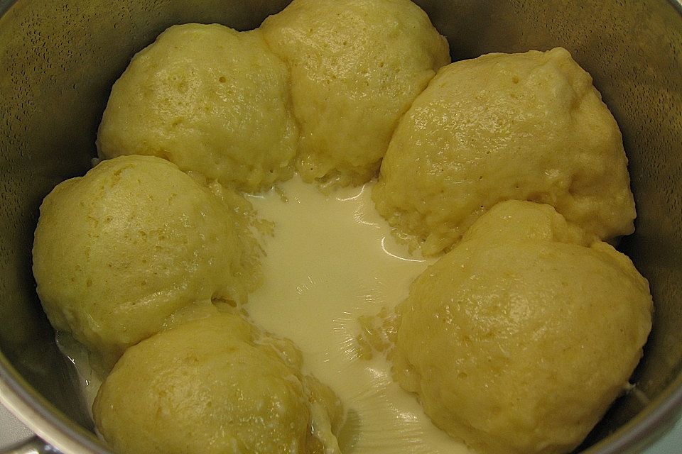 Dampfnudeln mit Vanillesoße