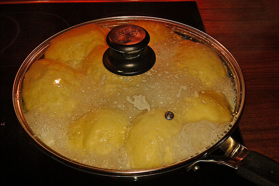 Dampfnudeln mit Vanillesoße