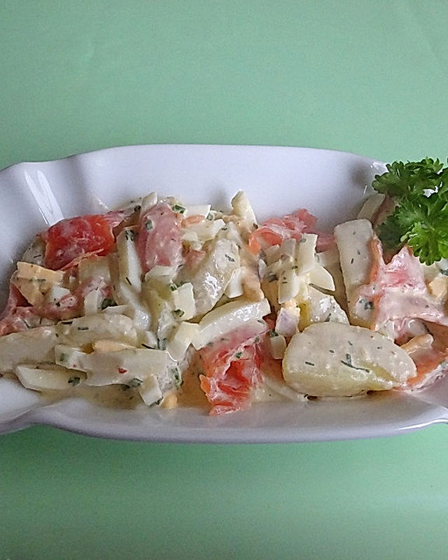 Kartoffelsalat mit Lachs und Ei