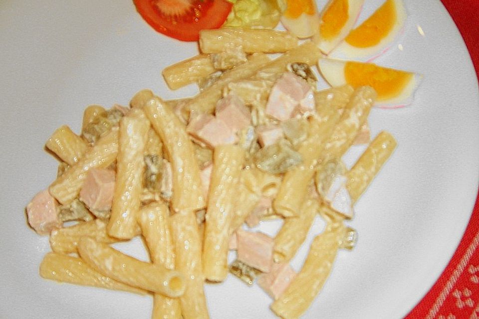 Party - Nudelsalat mit Fleischwurst, Gurke und Tomaten