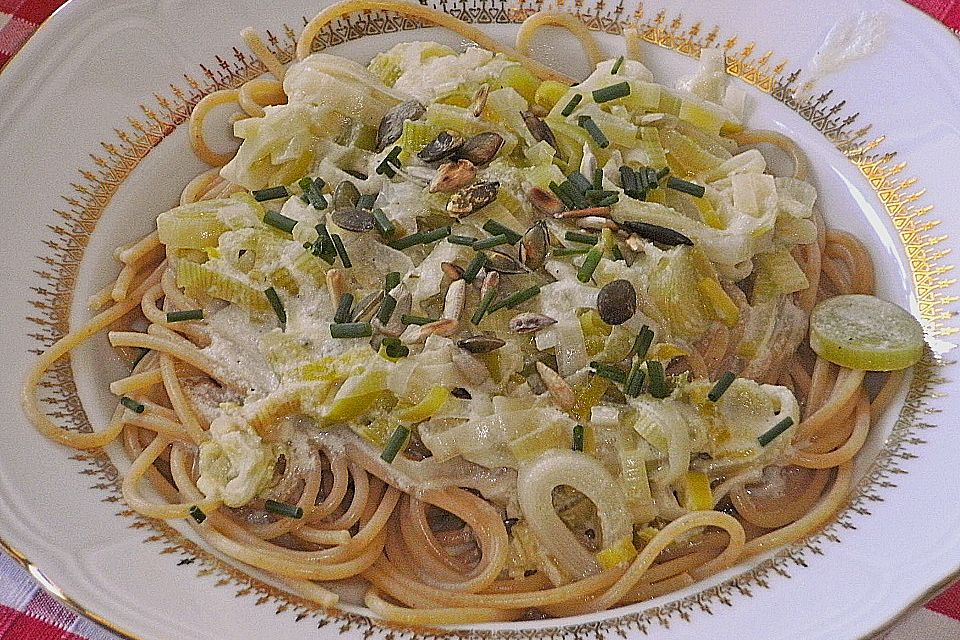 Spaghetti mit Lauch und Ziegenfrischkäse