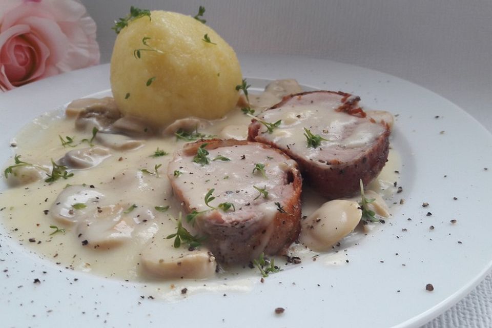 Lende im Speckmantel mit Champignons