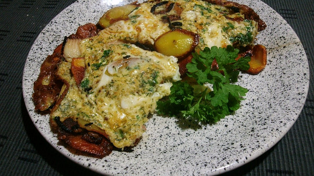 Kartoffel-Omelette mit geräucherter Forelle von Hani Kartoffel-Omelette mit geräucherter Forelle von Hani