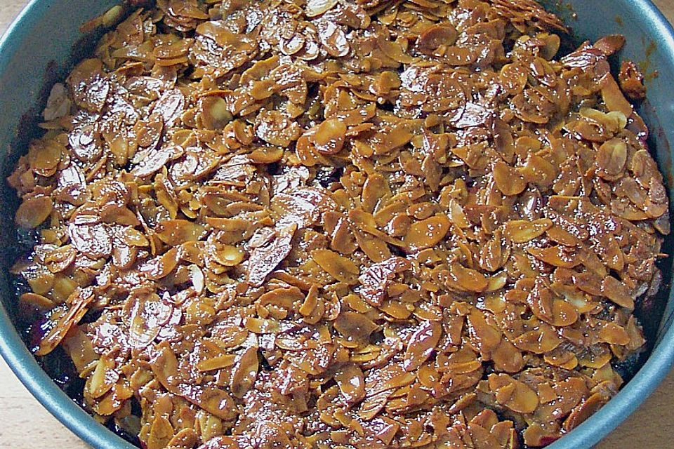 Kirschkuchen mit Mandelkrokant