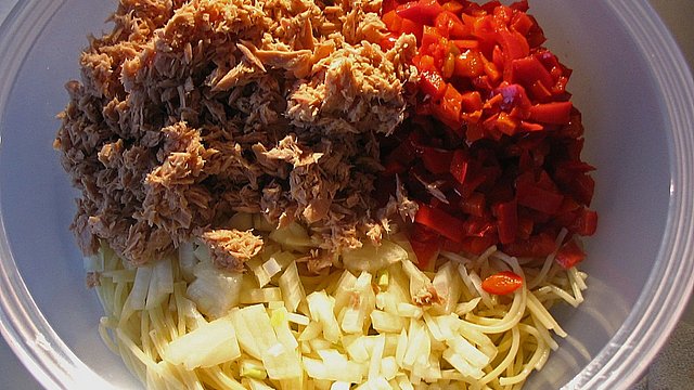 Schneller Spaghetti - Thunfisch - Salat von Kameliendame Schneller Spaghetti - Thunfisch - Salat von Kameliendame
