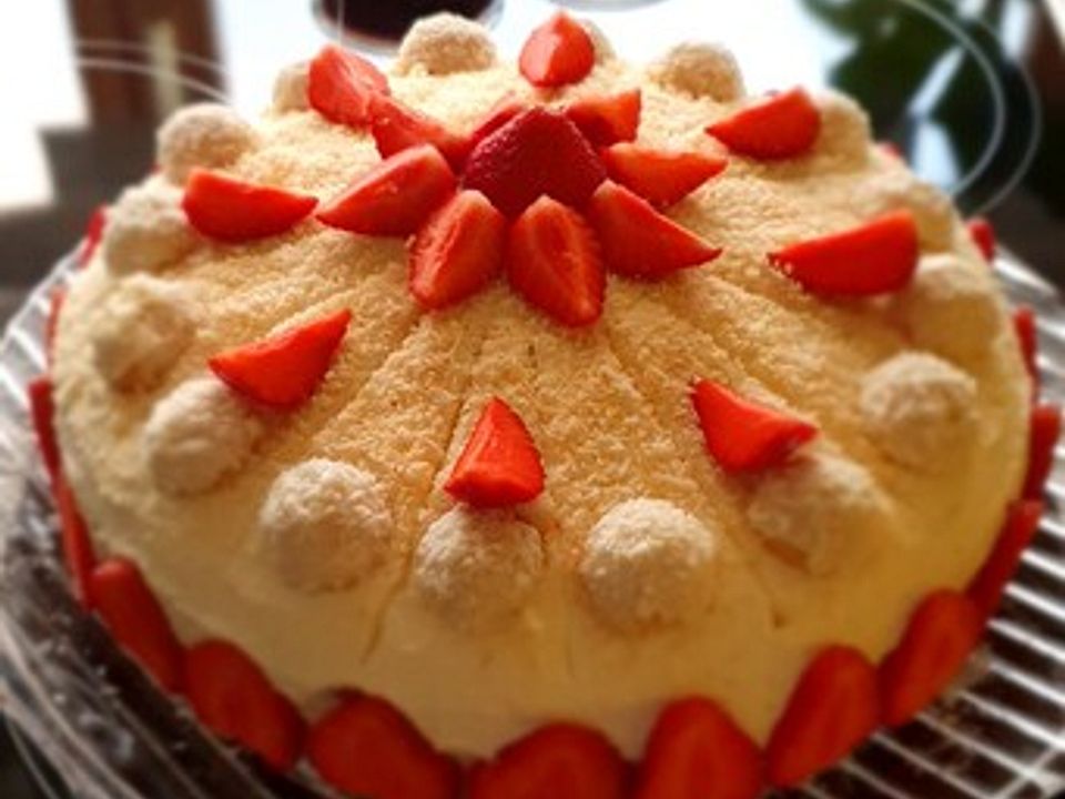 Erdbeer-Raffaello-Torte von Elli K. | Chefkoch