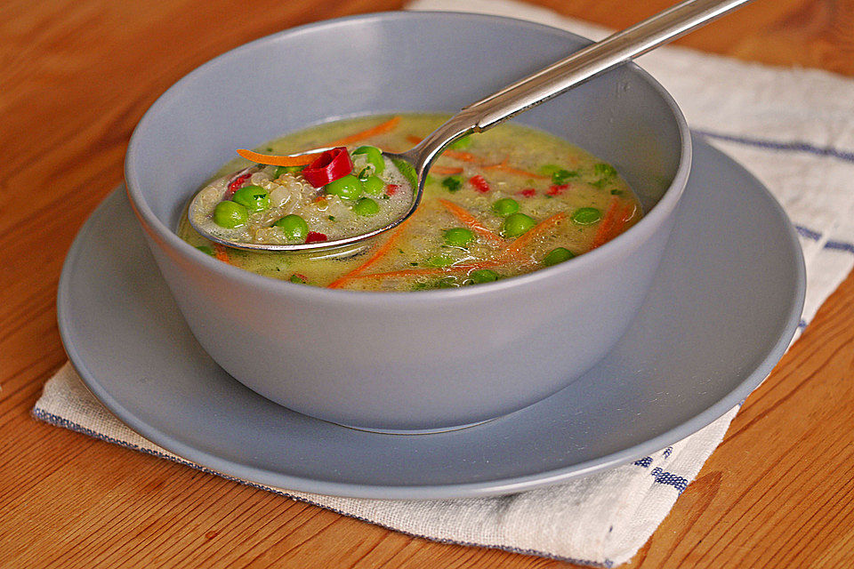 Erbsen-Kokos-Suppe mit Quinoa