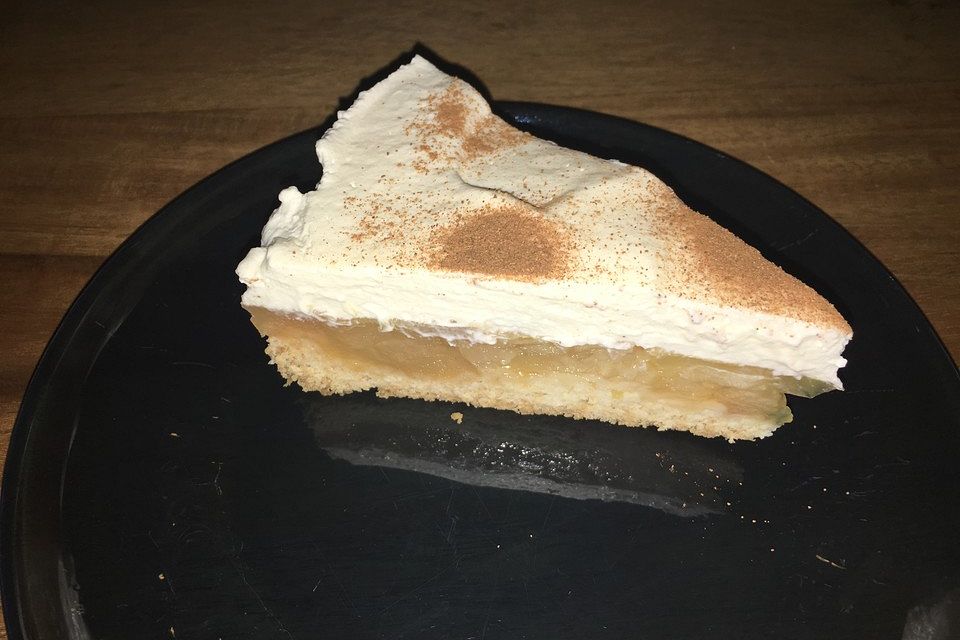 Apfelkuchen mit Sahne - Zimt - Haube