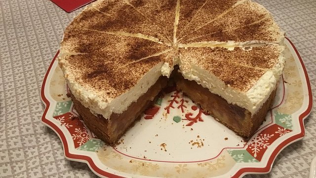 Apfelkuchen mit Sahne - Zimt - Haube von Gerkele