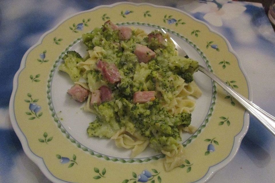 Brokkoli-Pfanne mit Kassler Brokkoli-Pfanne mit Kassler