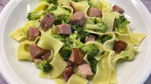 Brokkoli-Pfanne mit Kassler von Allerlei