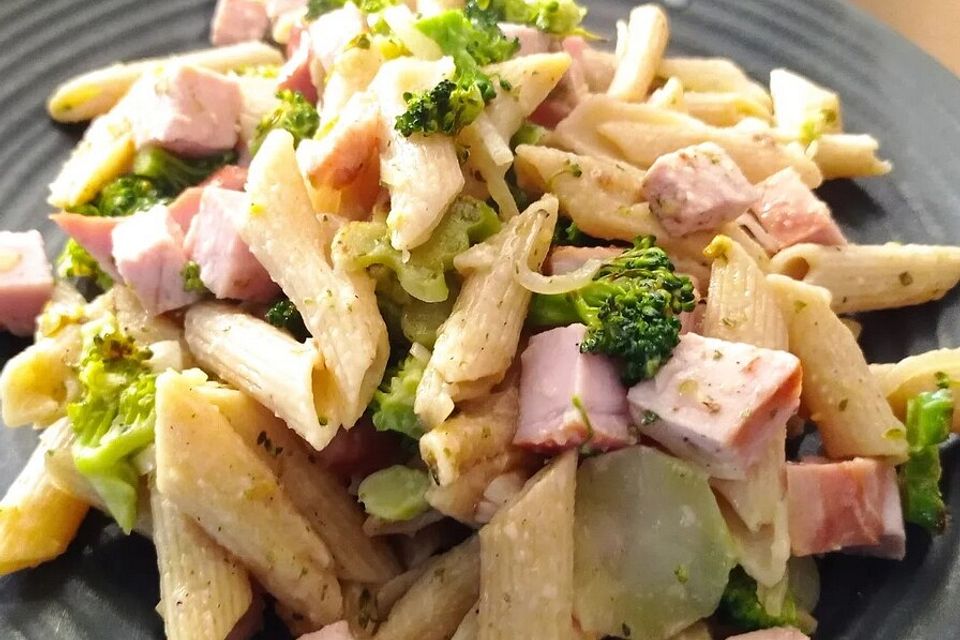 Brokkoli-Pfanne mit Kassler Brokkoli-Pfanne mit Kassler