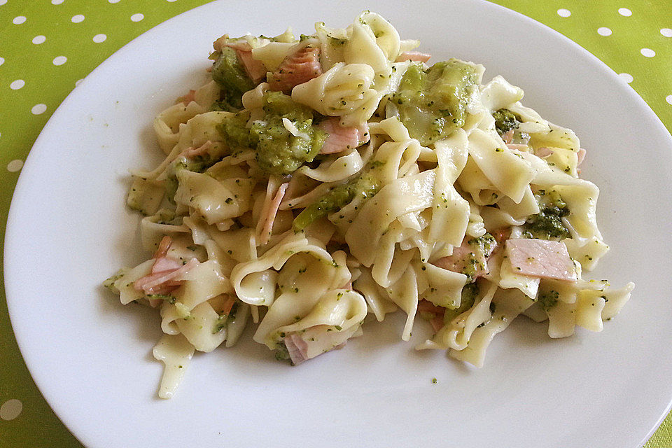 Brokkoli-Pfanne mit Kassler Brokkoli-Pfanne mit Kassler