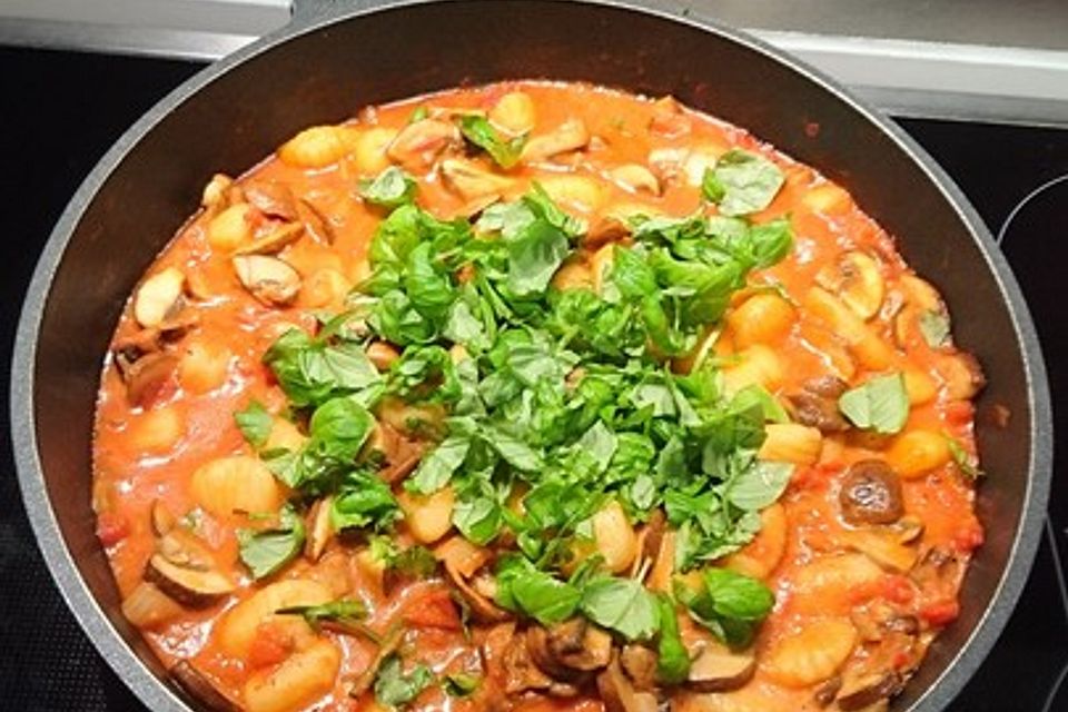 Gnocchi in Tomaten - Champignon - Pfanne