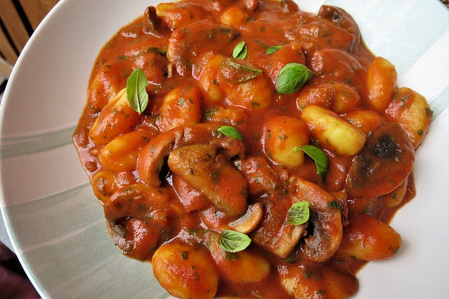 Gnocchi in Tomaten-Champignon-Pfanne von kruemmelmonster| Chefkoch