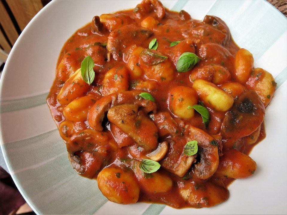 Gnocchi in Tomaten-Champignon-Pfanne von kruemmelmonster| Chefkoch