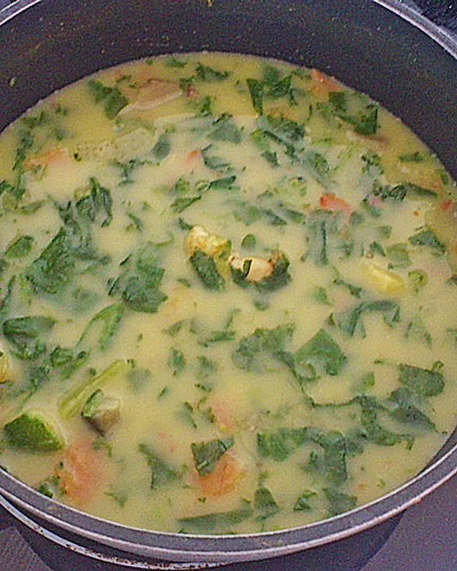 Kartoffel - Kokos - Suppe mit Spinat und Garnelen