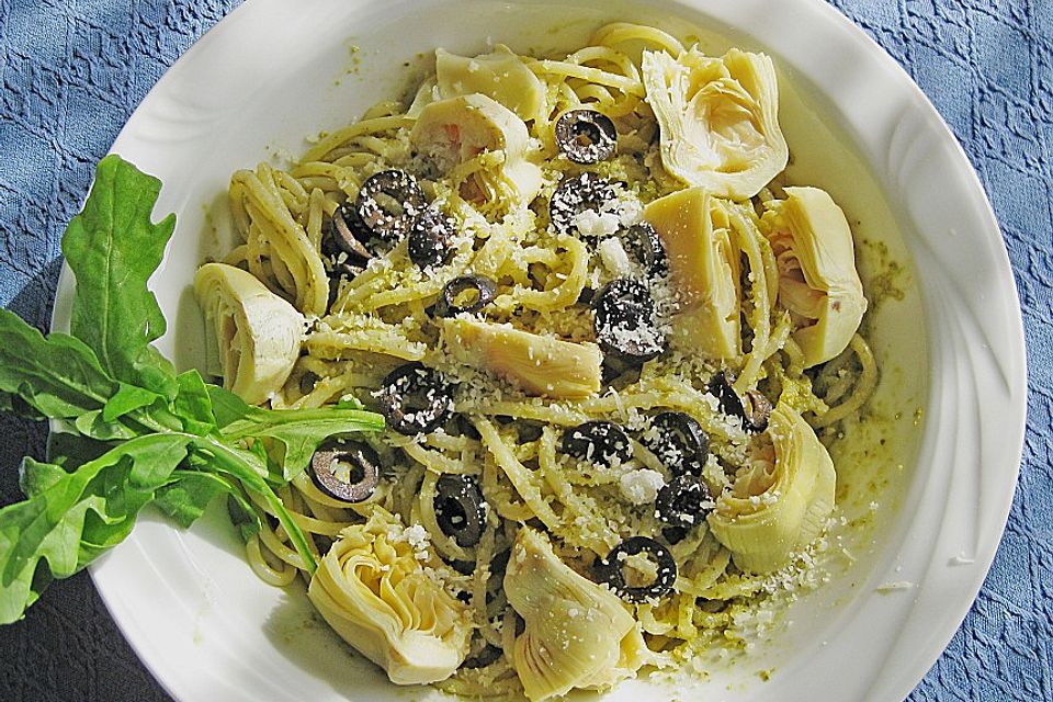 Pesto - Spaghetti mit Artischocken und Oliven