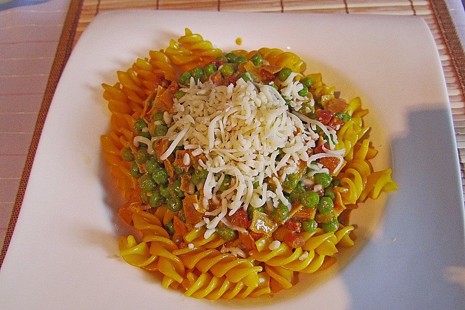 Farfalle à la Silke mit Erbsen - Schinken - Sahne - Weinsoße