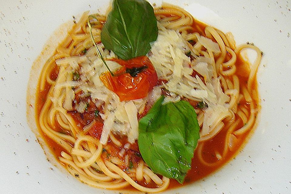 Spaghetti mit Tomatensoße