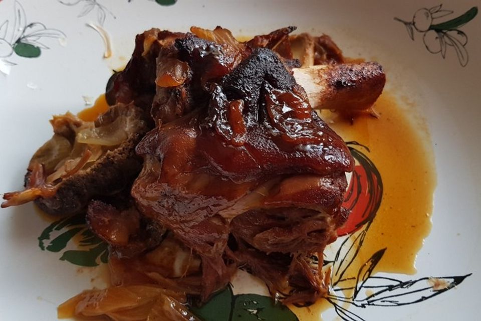 Gebratene Schweinshaxe