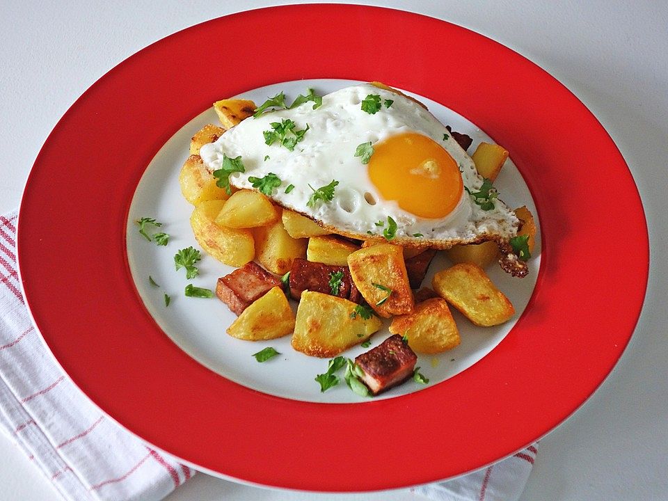 Leberkäse-Kartoffel-Pfanne mit Spiegelei von FrlM | Chefkoch