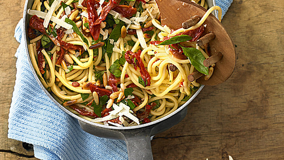 Spaghetti-mit-getrockneten-Tomaten
