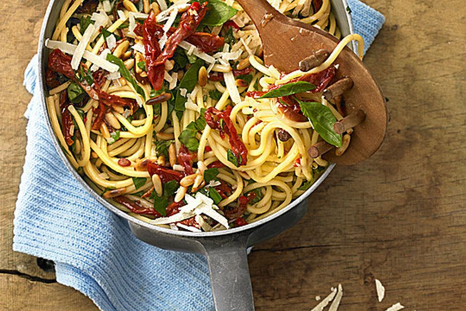 Spaghetti mit getrockneten Tomaten