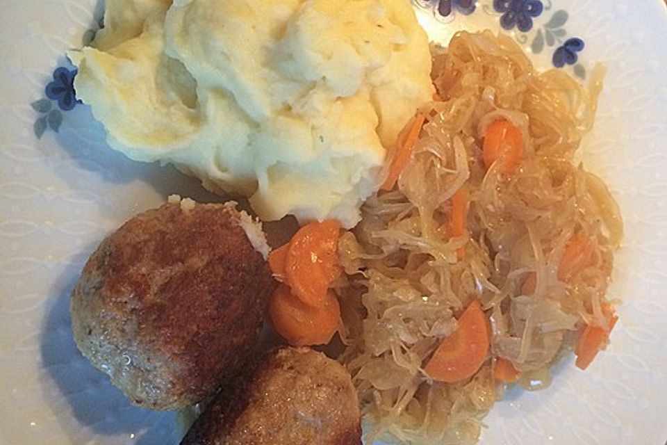 Sauerkraut mit Hackbällchen