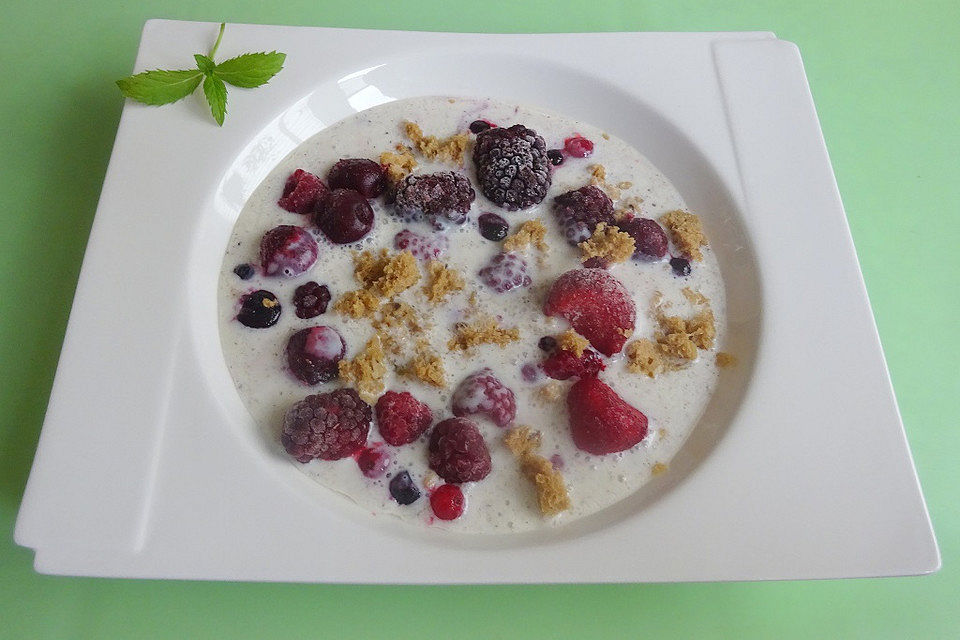 Beeren - Buttermilch - Kaltschale