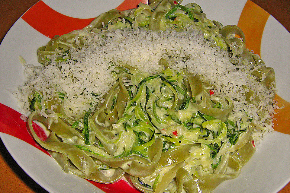 Sommerliche Zucchini - Tagliatelle