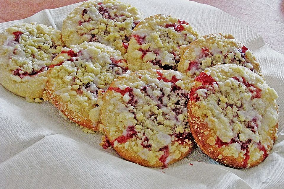 HEART's Kirschstreusel - Hefeteilchen