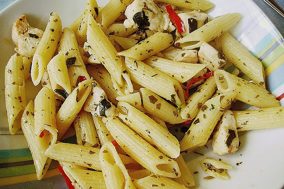 Penne mit Hähnchenbrust und Knobibutter