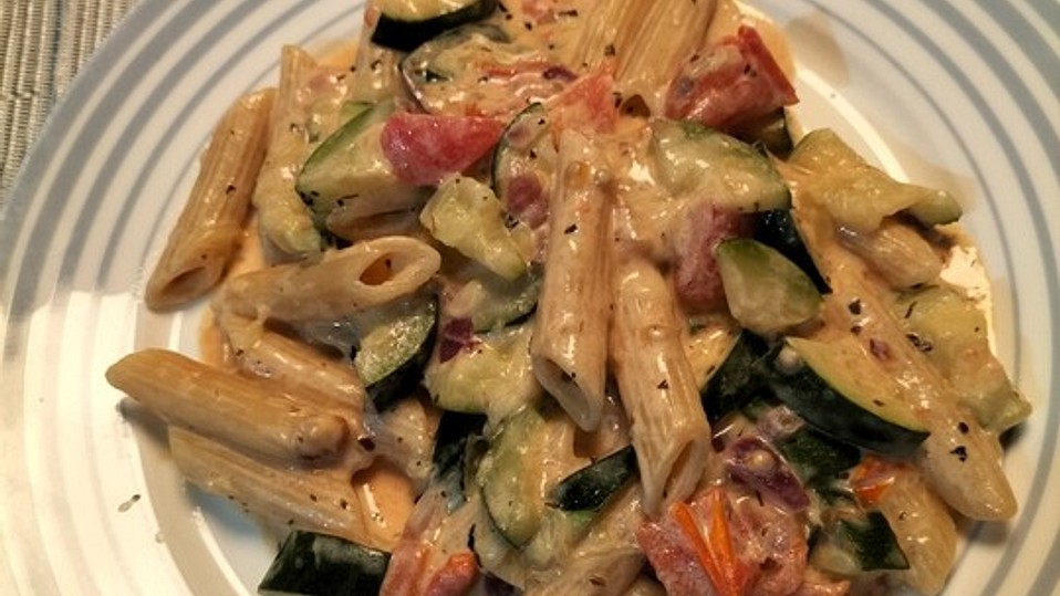 Nudeln mit Zucchini - Tomaten - Soße von Ankele Nudeln mit Zucchini - Tomaten - Soße von Ankele