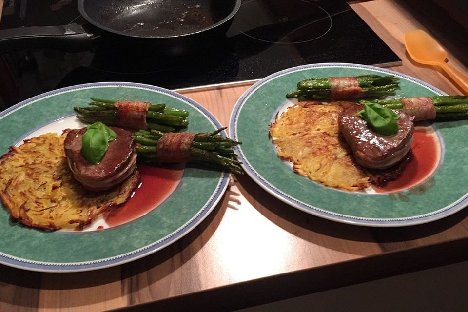 Rinderfilet in Rotweinsoße mit Selleriepüree und Rösti